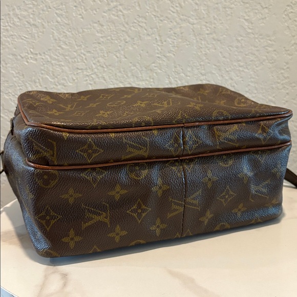 Louis Vuitton Vintage Monogram Crossbody Bag Leather with COA - Picture 12 of 16